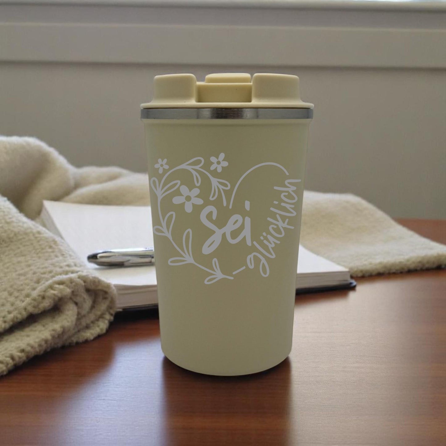Thermobecher mit Spruch-Gravur aus recyceltem Edelstahl