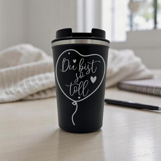 Thermobecher mit Spruch-Gravur aus recyceltem Edelstahl